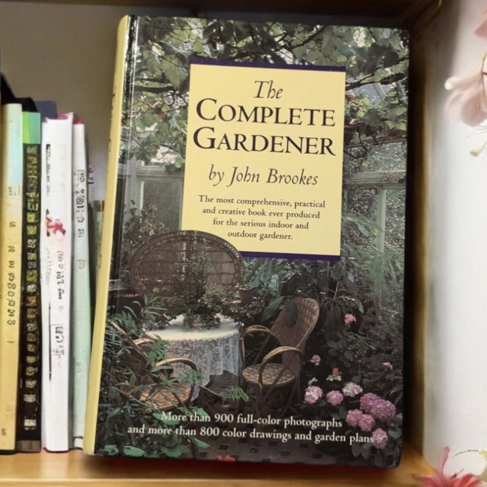 The Complete Gardener by John‎ Brookes